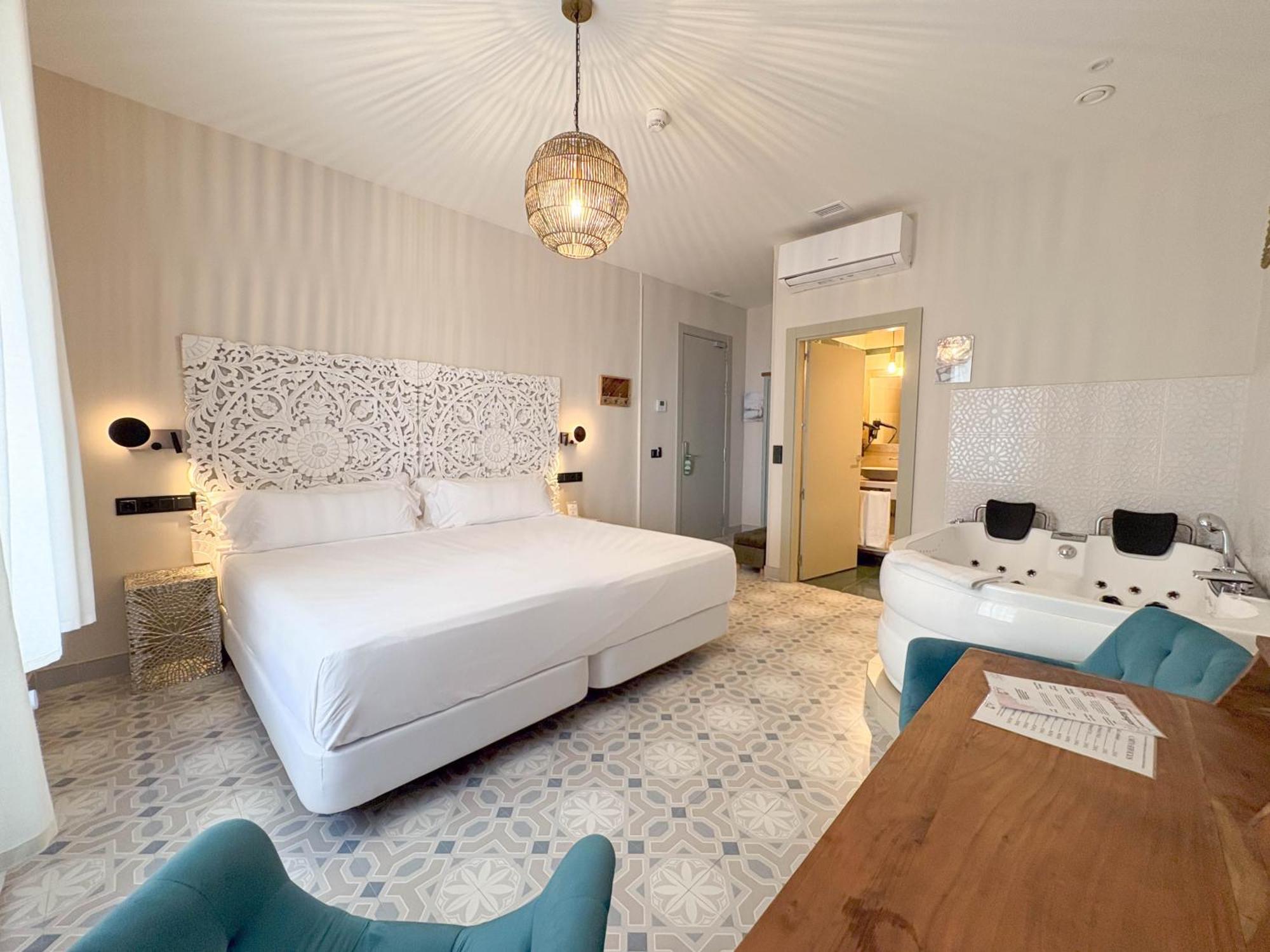 Akla Hotel Бадахос Екстериор снимка